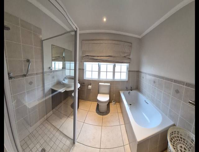 3 BEDROOM SIMPLEX FOR SALE IN SOMERSET PARK